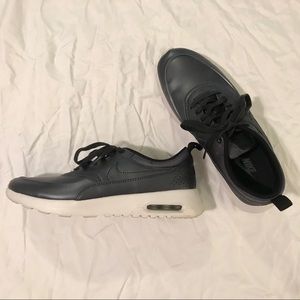 Nike women’s AirMax Thea size 8, EUC